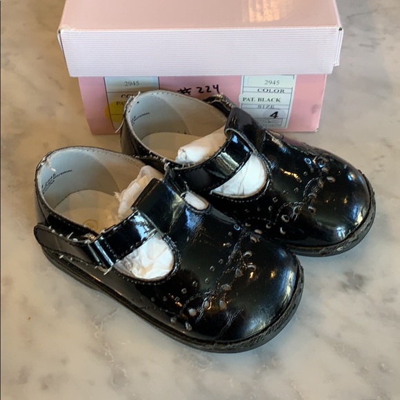 Angel Baby Black Patent Shoes Size 4 - Picture 1 of 3